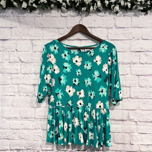 Elle Size Medium Peplum Top Green Floral Pattern‎ 3/4 Sleeve Flowy Stretch